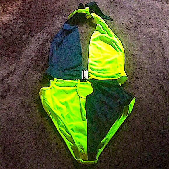 COPY - CAPTIVATING & Playful Swimsuit 🔥 - Picture 2 of 8